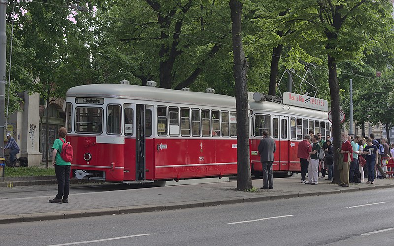 File:2017-05-06 AT Wien 09 Alsergrund & Wien 18 Währing, Währinger Gürtel, Hst. Marsanogasse, L 548+l3 1852 (51314446110).jpg