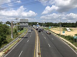 2021-08-30 12 48 26 View north along New Jersey State Route 73 from the overpass for the rail line between Haines Boulevard and Camden County Route 534 (Jackson Road) in Berlin, Camden County, New Jersey