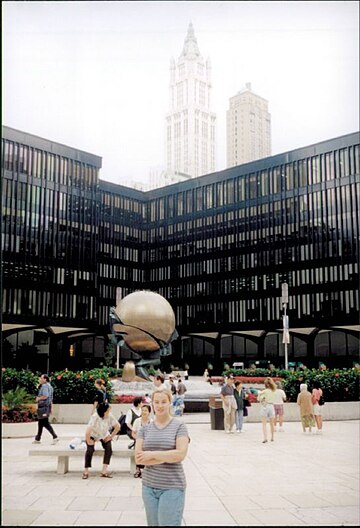 Ficheiro:5_World_Trade_Center_from_WTC_Plaza.jpg