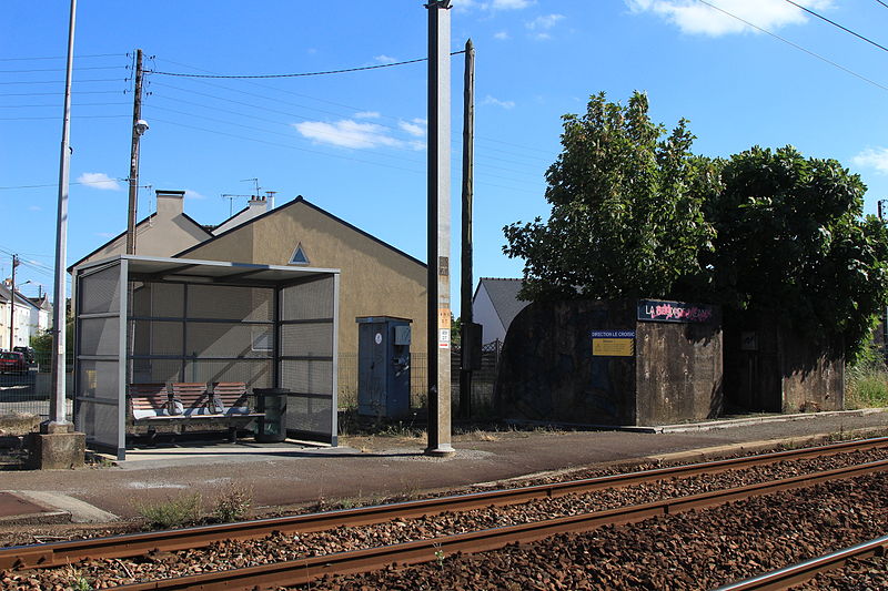 File:Abris de quai de la gare de La Croix de Méan par Cramos.JPG