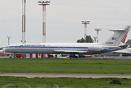 Airstars Iljuszyn Ił-62 Misko.jpg