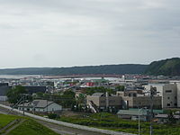 道の駅厚岸グルメパークから眺めた厚岸市街と厚岸大橋（2012年7月）