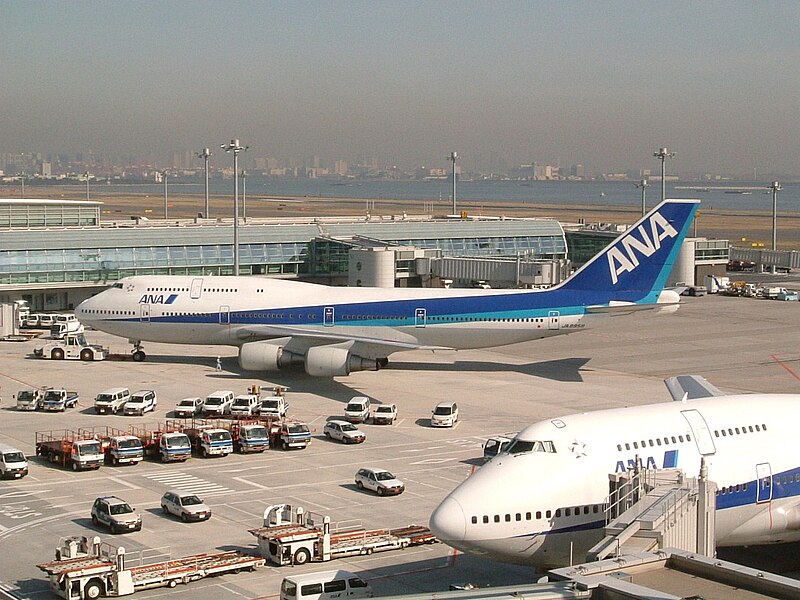 File:All Nippon Airways B747-481s at Tokyo International Airport's second terminal building.jpg