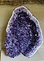 Der Amethyst ist ein Quarz wie der Bergkristall.