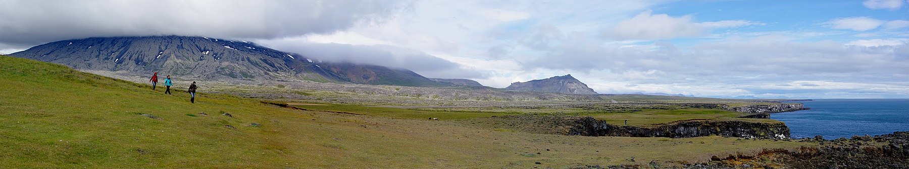 Arnarstapi - zakątek, który urzeka niezwykłym pięknem przyrody, bazaltowymi klifami o ostrych krawędziach oraz bogatym życiem ptactwa. Iceland, Islandia, fotokraj.com - panoramio.jpg