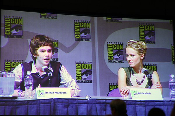 Freddie Highmore and Kristen Bell promoting the film at the 2009 San Diego Comic-Con.