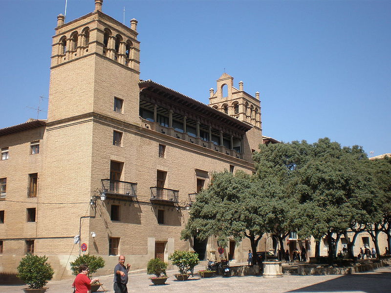 File:Ayuntamiento de Huesca.JPG