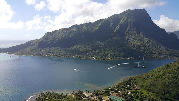 Opunohu Bay, Mo'orea.