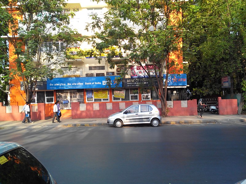 File:Bank of India on FC Road Pune - panoramio.jpg