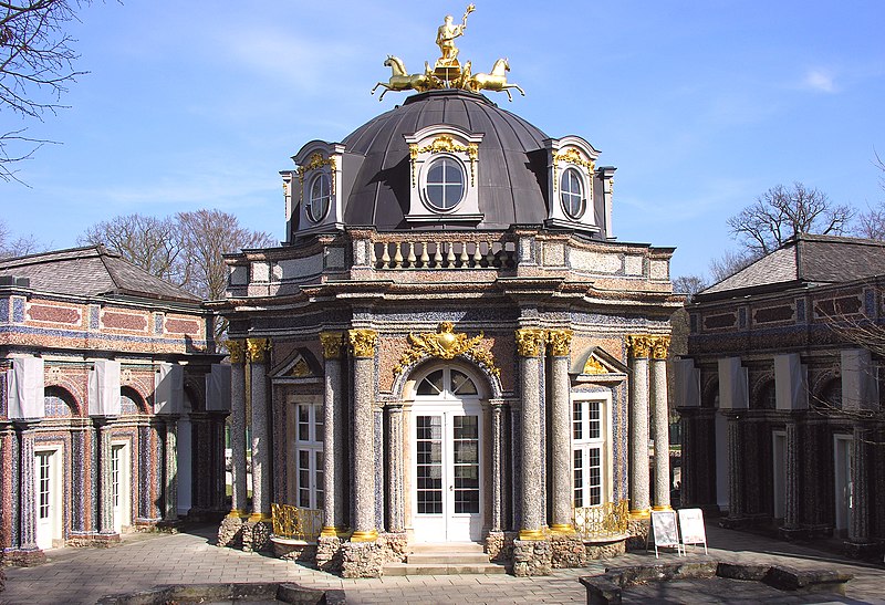 Fil:Bayreuth Eremitage Das neue Schloss 1753 Eingangsseite - Foto Wolfgang Pehlemann DSCN7041.jpg
