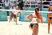 Deutsch: Beachvolleyball bei den Olympischen Jugendspielen 2018; Tag 9, 15. Oktober 2018; Mädchen, Viertelfinale: USA-Spanien 2–1 (21–19/17–21/15–9) English: Beach volleyball at the 2018 Summer Youth Olympics at 15 October 2018 – Girls Quarterfinals: USA-Spain 2–1 (21–19/17–21/15–9)