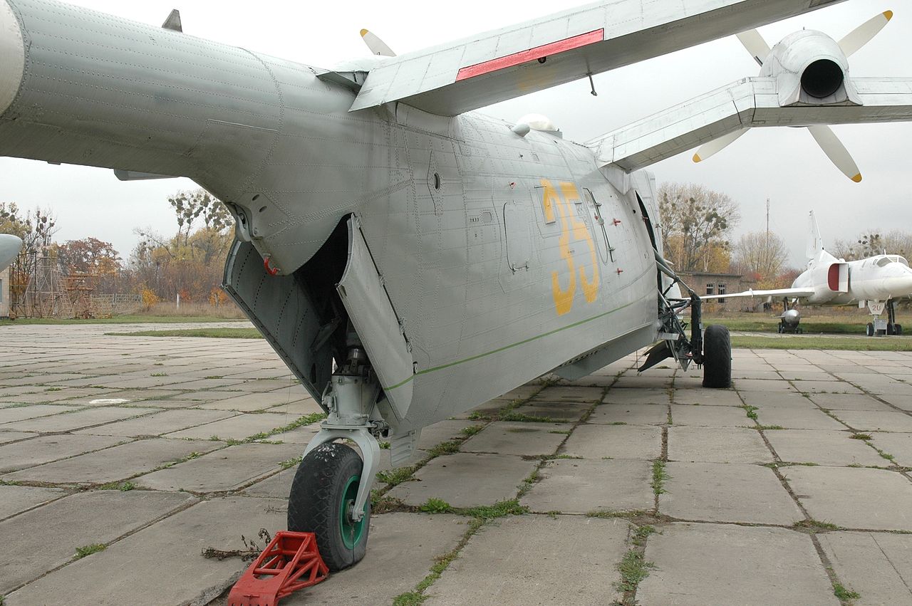 Kina započela proizvodnju novog aviona  - Page 3 1280px-Beriev_Be-12_Kyiv_09