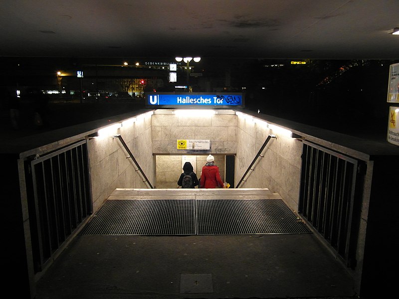 File:Berlin - U-Bahnhof Hallesches Tor (8194036617).jpg