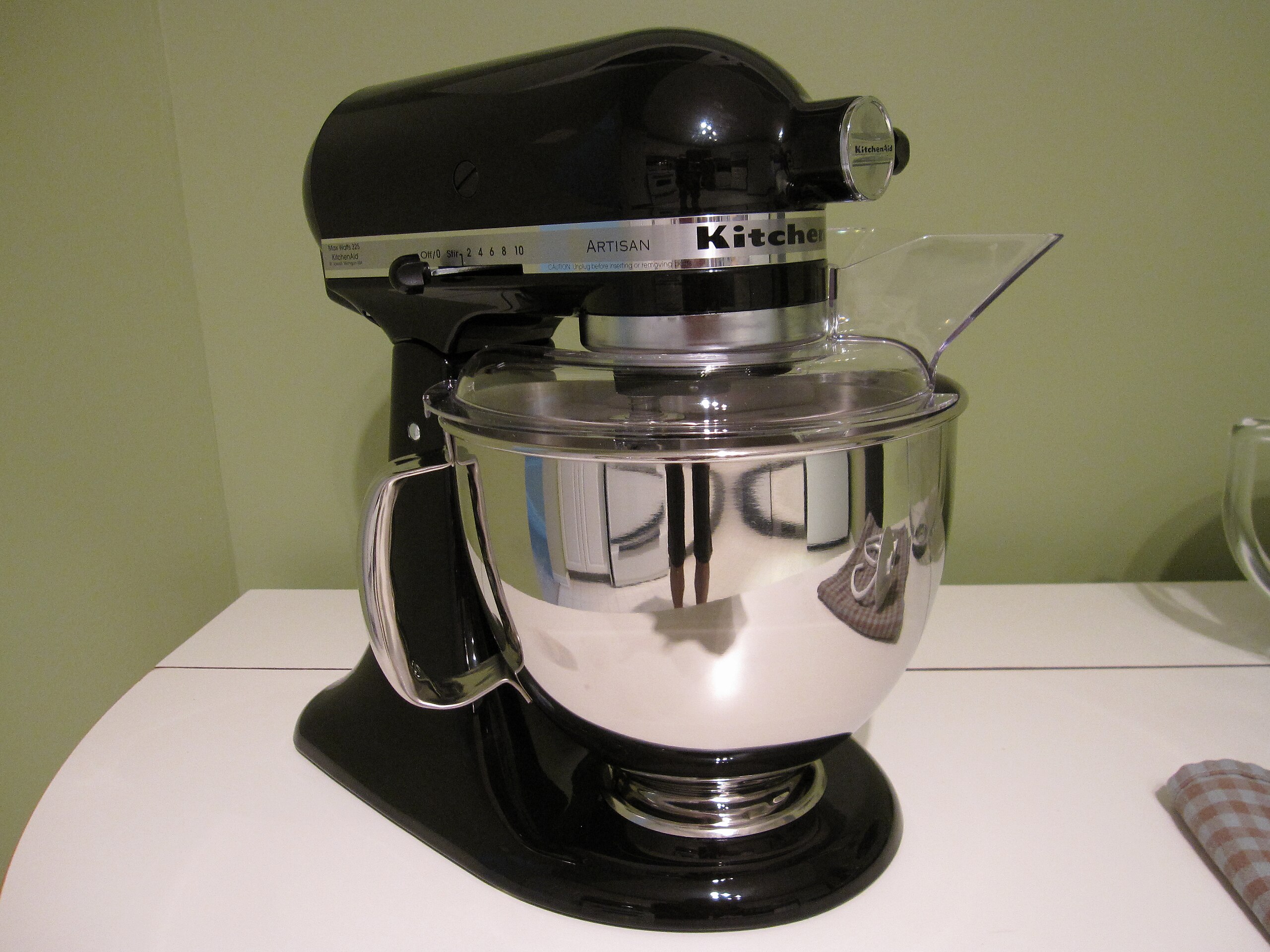 File:Purple KitchenAid Mixer in motion.jpg - Wikimedia Commons