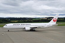 A Boeing 767-300 in Japan Airlines current livery