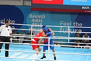 Deutsch: Boxen bei den Olympischen Jugendspielen 2018 Tag 12, 18. Oktober 2018 - Kampf um Bronze im Leichten Weltergewicht Jungen – Hassan Azim (Großbritannien, rot) schlägt Mohammed Boulaouja (Marokko, blau) RSC; Ringrichter ist Wulfren Olivares Peréz (Kolumbien). English: Boxing at the 2018 Summer Youth Olympics on 18 October 2018 – Bronze Medail Match Light Welterweight Boys - Hassan Azim (Great Britain, red) beats Mohammed Boulaouja (Morocco, blue) RSC; Referee is Wulfren Olivares Peréz (Columbia). Español: Boxeo en los Juegos Olímpicos Juveniles de Verano de 2018 en 18 de octubre de 2018 - Medalla de bronce de los hombres ligeros de peso welter: Hassan Azim (Gran Bretaña, rojo) vence a Mohammed Boulaouja (Marruecos, azul) RSC; El árbitro es Wulfren Olivares Peréz (Colombia).