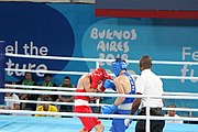 Deutsch: Boxen bei den Olympischen Jugendspielen 2018 Tag 12, 18. Oktober 2018 - Finale im Leichten Weltergewicht Jungen – Ilia Popov (Russland, rot) schlägt Talgat Shaiken (Kasachstan, blau) 4-1; Ringrichter ist James Beckles (Trinidad und Tobago). English: Boxing at the 2018 Summer Youth Olympics on 18 October 2018 – Final Light Welterweight Boys Bout - Ilia Popov (Rusia, rojo) supera a Talgat Shaiken (Kazajstán, azul) 4-1; Referee is James Beckles (Trinidad and Tobago). Español: Boxeo en los Juegos Olímpicos Juveniles de Verano de 2018 en 18 de octubre de 2018 - Chicos de peso welter ligero final: Ilia Popov (Uzbekistán, roja) le gana a Talgat Shaiken (Egipto, azul) 4-1; El árbitro es James Beckles (Trinidad y Tobago).