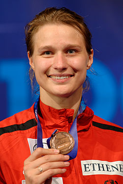 Britta Heidemann pronssimitalistina maailmanmestaruuskisoissa 2013.