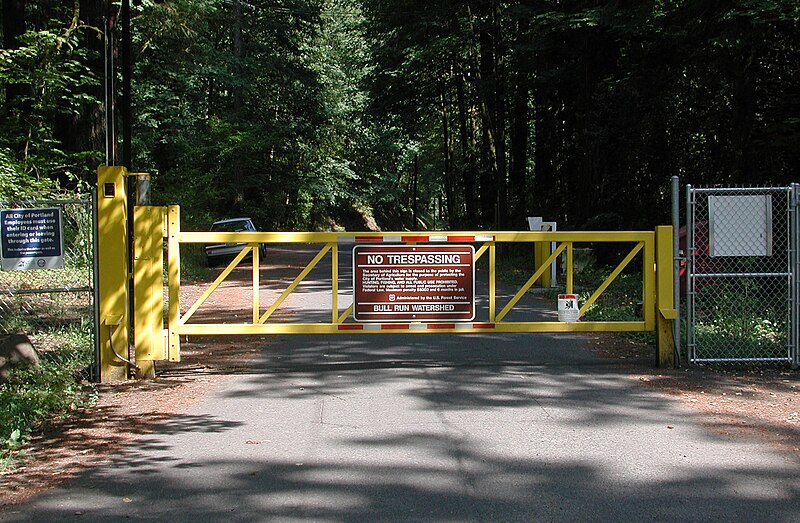 File:Bull run locked gate.jpg