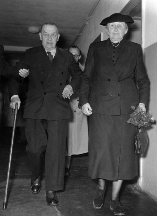 Erich Raeder released from Spandau Prison, 26 September 1955, with his wife at the Bürger-Hospital in Berlin-Charlottenburg