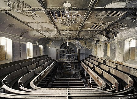 The interior of the chapel Calfaria chapel.jpg