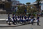 Miniatuur voor Bestand:Cambio de guardia frente a palacio de gobierno. Quito Ecuador.jpg