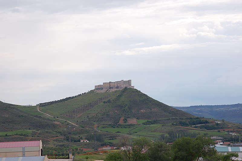 File:Castillo de Jadraque - panoramio - José Ibáñez.jpg