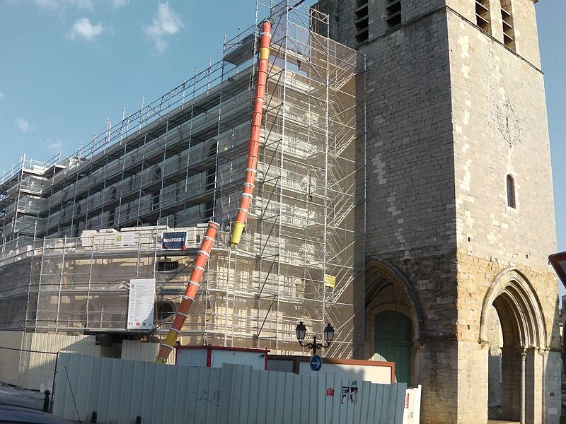 File:Cathédrale alès travaux.jpg