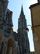 Chartres Katedrali, Kuzey Kulesi, rue Saint Yves.jpg'den görünüm