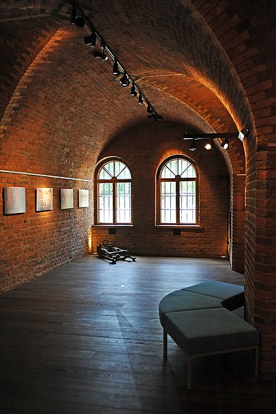 File:Cathedral Lock in Poznań, interior (upper level, northern room).jpg