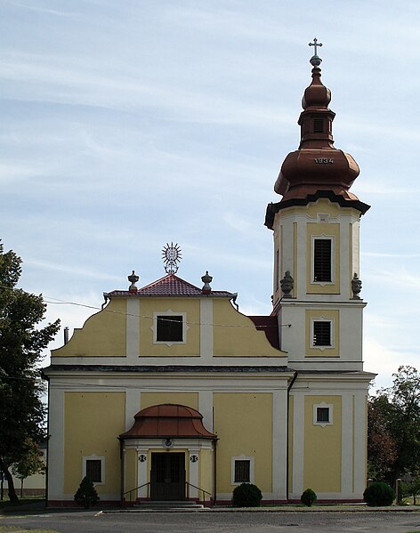 File:CatholicChurch Martinkertváros01.jpg