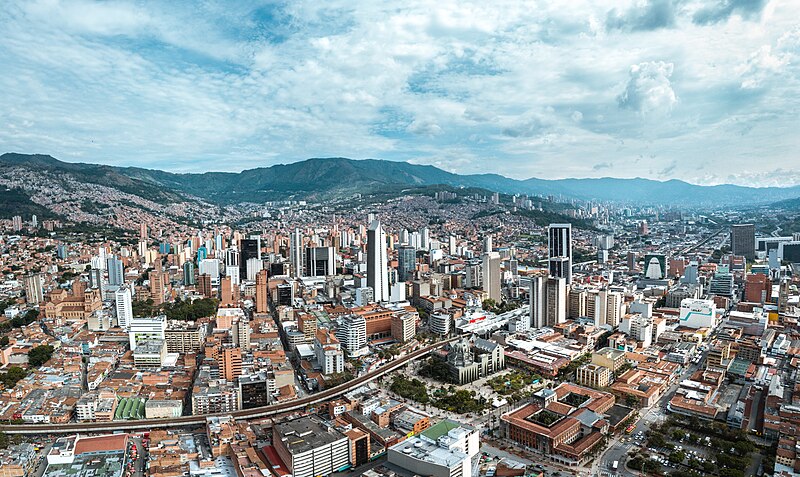 File:Centro de Medellín en dron 04.jpg