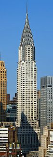 Здание Крайслер в Нью-Йорке служит корпоративной пропагандой для Chrysler Group LLC.