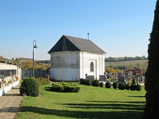 Chvalkovice (VY), pohřební kaple.jpg
