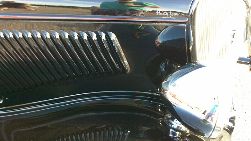 File:Classic Car Side grille.JPG