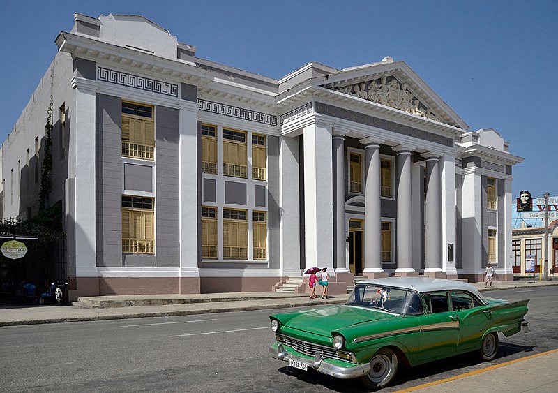 File:Colegio San Lorenzo in Cienfuegos in Cuba, 2014.jpg