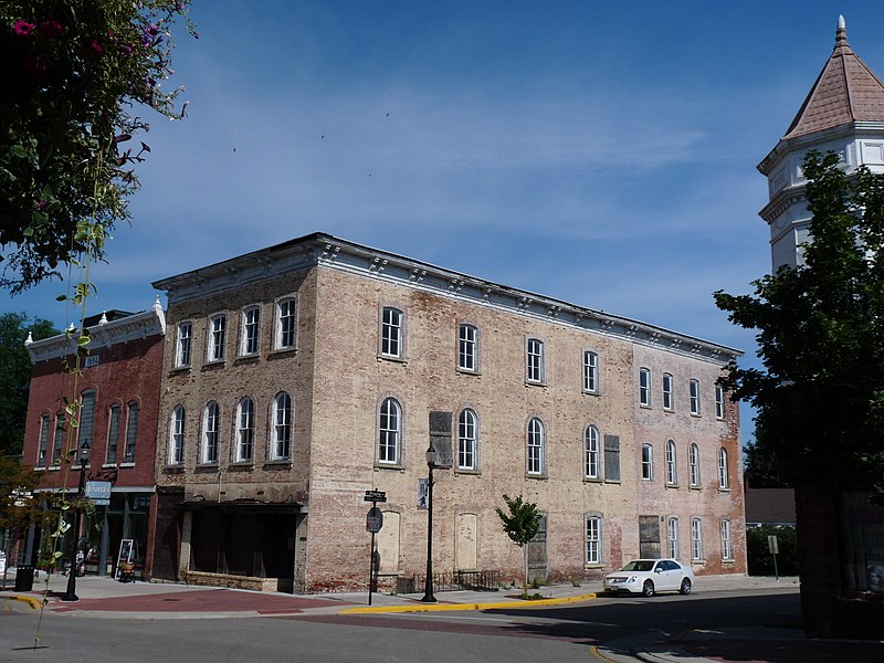 File:Commercial Hotel Prairie du Chien.jpg