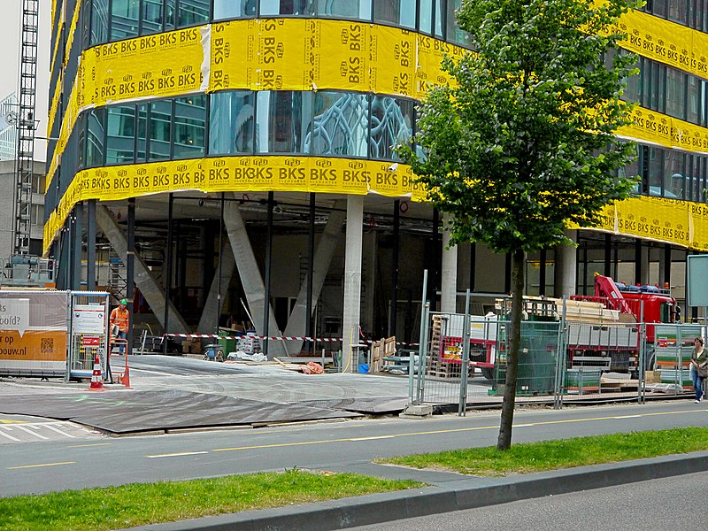 File:Construction of a new office-building near Beatrixkwartier in The Hague city; high resolution image by FotoDutch, June 2013.jpg