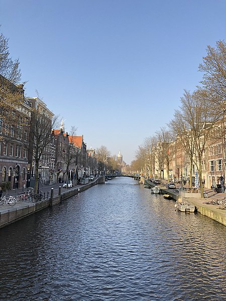 File:Corona - Empty streets in Amsterdam - Oudezijds Voorburgwal.jpg