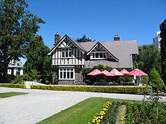 Curator's House, Chch Botanic Gardens.jpg