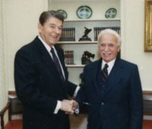 Daniel J. Terra dan Ronald Reagan.jpg
