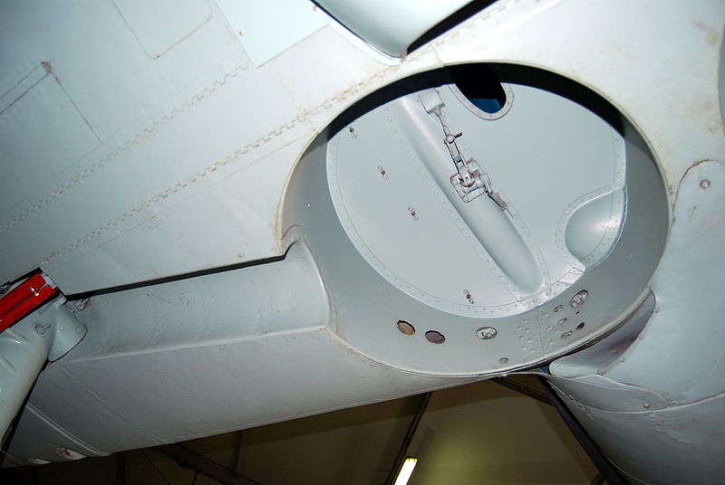 File:Dewoitine D.520 undercarriage well detail, Musee de l'Air et de l'Espace, Le Bourget, Paris. (8211180813).jpg