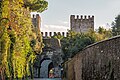 Der Drususbogen vor der Porta San Sebastiano.