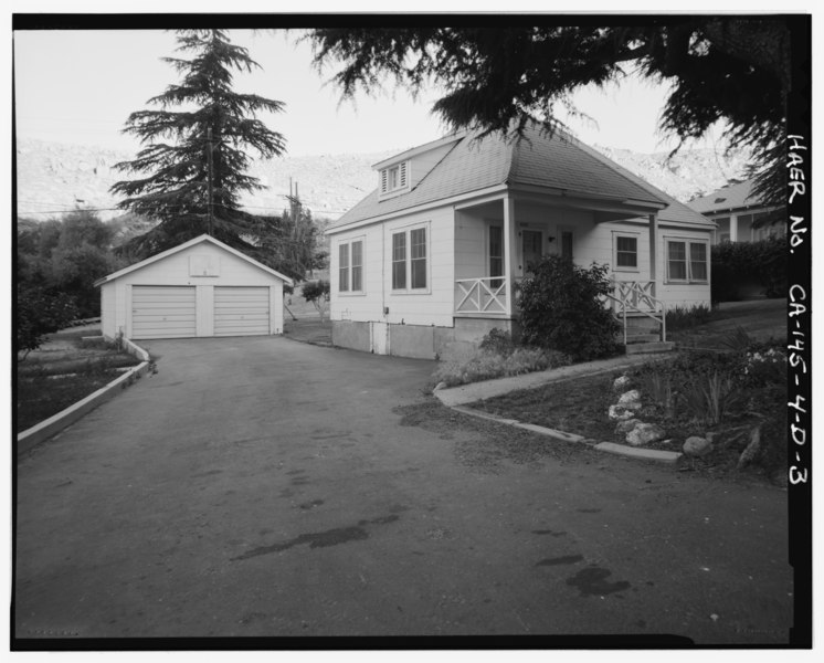 File:EXTERIOR FRONT AND NORTH SIDE OF BUILDING 122 LOOKING UP DRIVEWAY TO TWO VEHICLE GARAGE ON NORTH SIDE OF HOUSE. VIEW TO SOUTHEAST. - Bishop Creek Hydroelectric System, Plant 4, HAER CAL,14-BISH.V,5D-3.tif