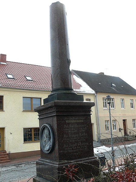 File:Ehrensäule für die Gefallenen 1870 - panoramio.jpg