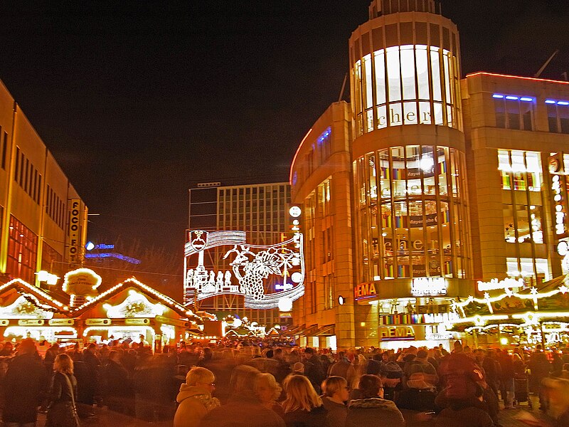 File:Essen-Weihnachtsmarkt 2011-107181.jpg