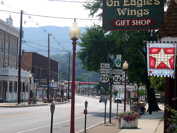 PA 26 northbound concurrent with US 30 Bus. westbound on Main Street in Everett