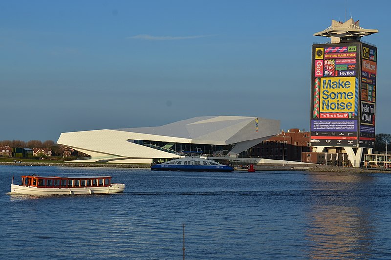 File:Eye museum with Overhoeks building in full sunshine at 5 April 2014 - panoramio.jpg