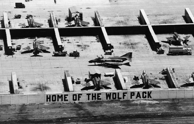 File:F-4s in revetments at Ubon RTAFB.jpg