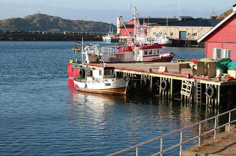 File:Fishing boat Stø 01.jpg